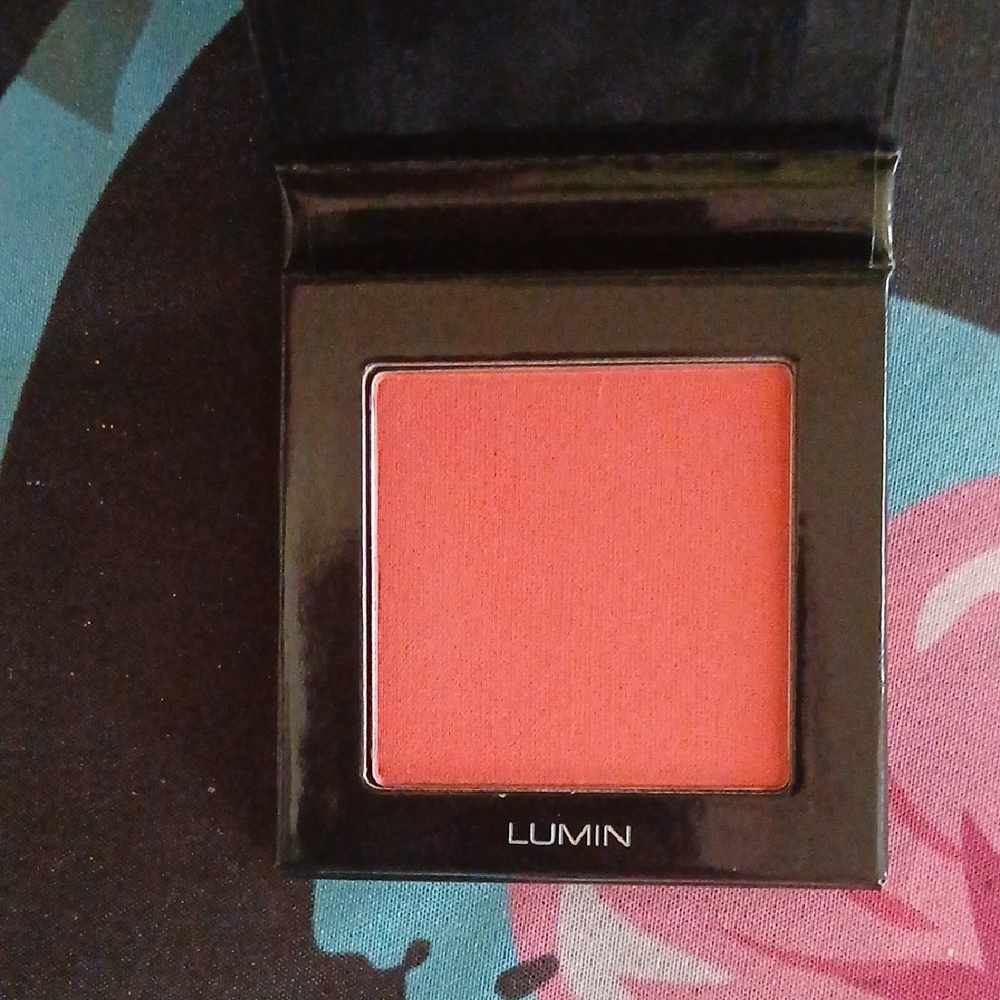 Incandecent Glowing Blush Lumin